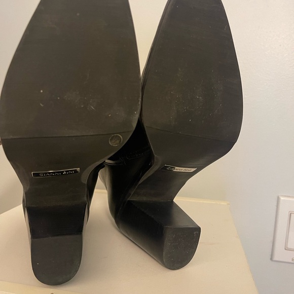 Gianni Bini Black Leather Block Heel Booties - Picture 5 of 6